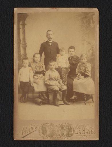 Group portrait of the family of August Kessler (everyone except Go)
