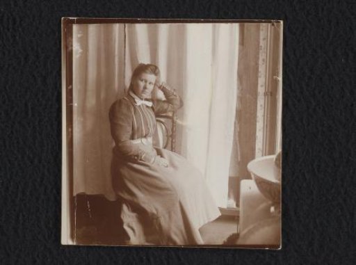 Portrait of An Kessler in front of a curtain