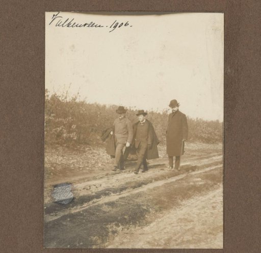 Three walking gentlemen: Willem Mengelberg, Gustav Mahler and Alphons Diepenbrock