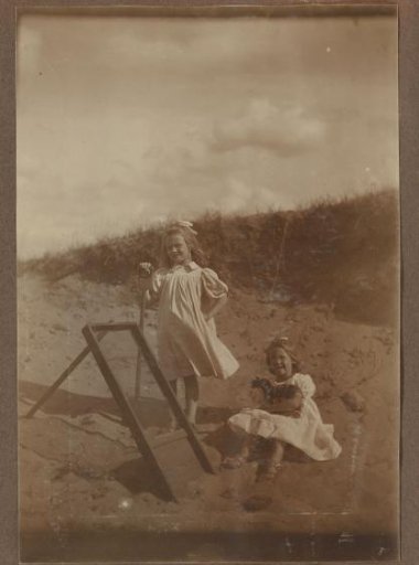 Joanna and Thea Diepenbrock on the Heath near Laren