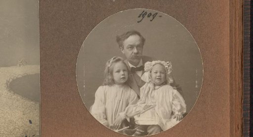 Alphonse Diepenbrock among his daughters Joanna and Thea