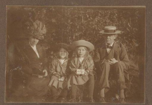 Alphons Diepenbrock with wife and two daughters