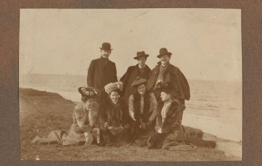 Alphons Diepenbrock, Gustav Mahler and Willem Mengelberg on the beach with four women