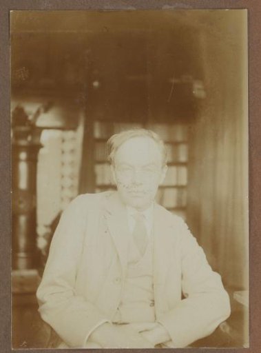 Alphons Diepenbrock facing front in an interior