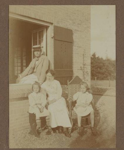 Alphons Diepenbrock with his family at De Holtwiek