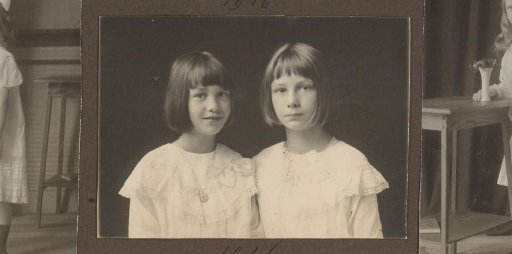 Portrait of Thea and Joanna Diepenbrock