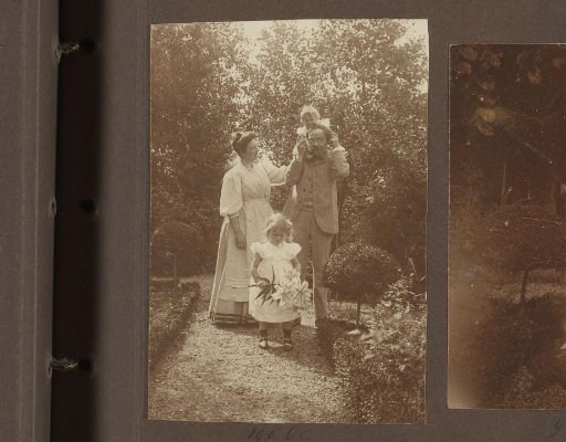 The Diepenbrock Family in the Garden of Villa de Hoeve