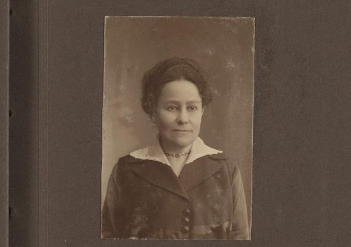 Portrait of an older woman with hair up and lace collar, possibly Johanna Josephina Marie ('Mokje') Diepenbrock-Kuijtenbrouwer