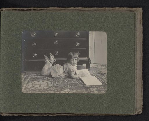 Cay van den Berg, reading on the ground