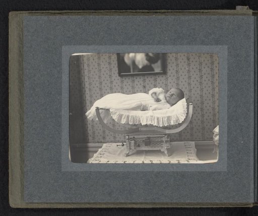 Frank van den Berg, Lying on a Scale