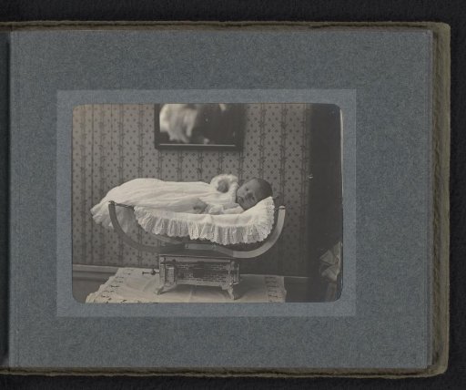 Frank van den Berg, lying on a scale