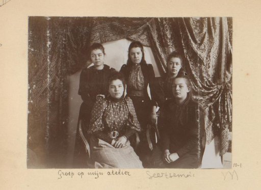 Group portrait of five girls, including daughters of the Geertsema family, in the studio of Henk van den Berg