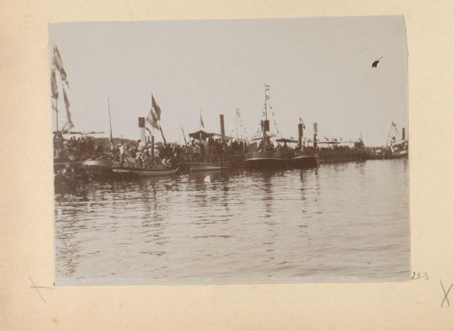 Public on boats during the Varsity of 1893 in Haarlem