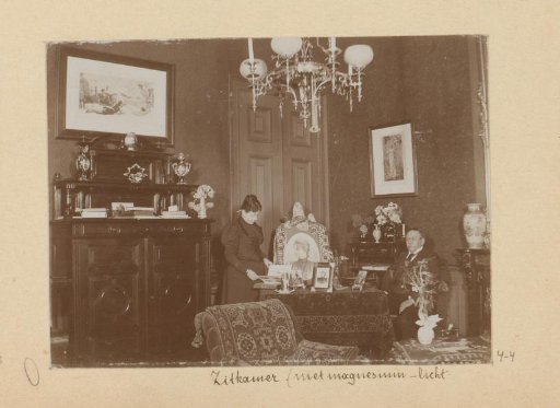 Interior of the sitting room with Hendrik and Carolina