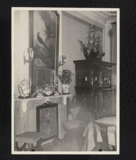 Three photographs of the dining room of Keizersgracht 806-808 and a ship model