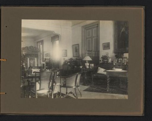 Interior of a room with various seating areas in the official residence of the Javasche Bank in Batavia