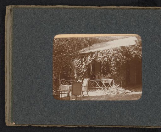 Family van den Berg on the veranda of a holiday house in Huis ter Heide