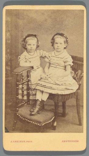 Studio portrait of the sisters Emilie and Pauline van den Berg