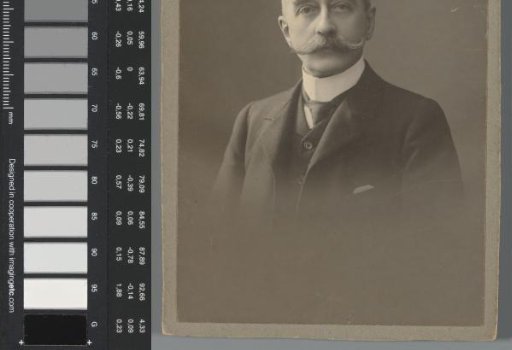 Studio portrait of Piet Onnen