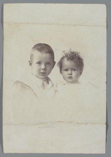 Studio portrait of two children of Emilie van den Berg and Piet Onnen