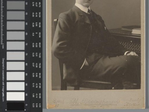 Portrait of the son of Piet Onnen and Emilie van den Berg
