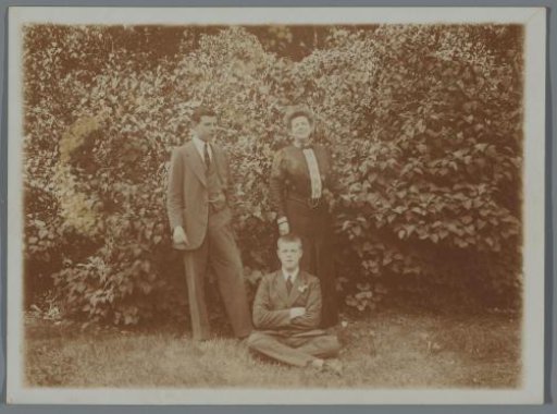Pauline van den Berg and two young men