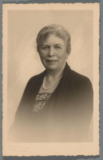 Portrait of Poppy Dunlop with a pearl necklace