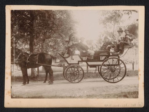 Family van den Berg on horse and carriage in Baarn
