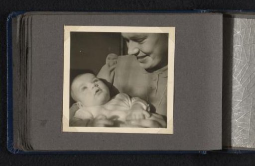 Maria Louise van den Berg-Halbertsma with her newborn son Norbert