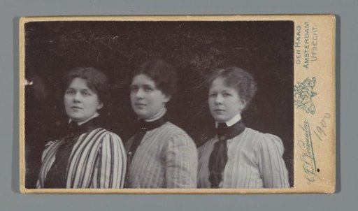 Portrait of three women: Line van den Berg, Leo van den Berg and Jeanne van den Berg