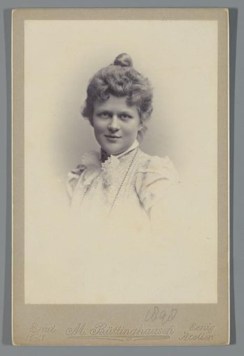 Portrait of Caroline L. van den Berg-Van den Berg (Line)