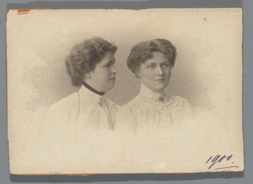 Portrait of two women: Line van den Berg and Leo van den Berg