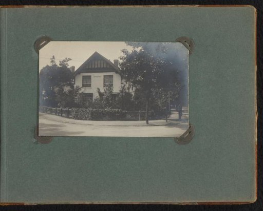 Villa Sparrenhoek on Kroonlaan in Hilversum