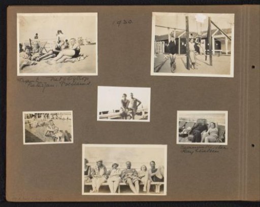 Loentje Furnée with friends and children on the beach at Noordwijk, with Piet van Ostrop, Jeanne Kessler and Kay Liefter [?]