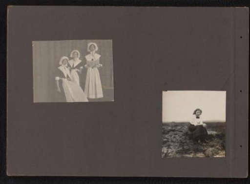 Loentje Onnen with two friends in costume, alone on a grassy field