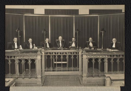 Members of a court, with Carel Daniël Asser in the center
