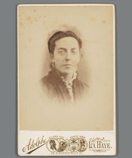 Portrait of an unknown woman, possibly a member of the Onnen-van den Berg family