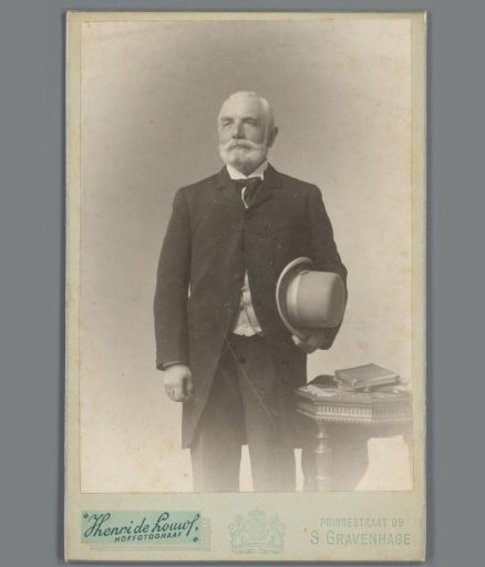 Portrait of an unknown man, possibly a member of the Onnen-van den Berg family