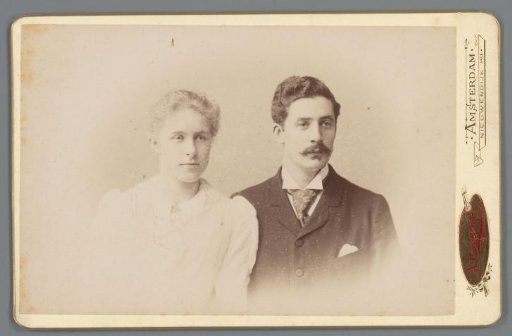 Portrait of an unknown man and woman, possibly members of the Onnen-van den Berg family