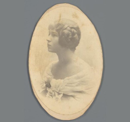 Portrait of a woman, designated as Lil Mohr