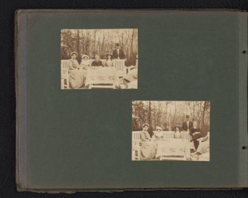 Family of Loentje Onnen around a table in a garden