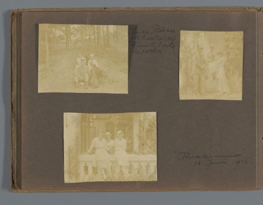 Loentje Onnen with Luze, Robbie, Joop, Frank, Haska and Wothka at a tennis court