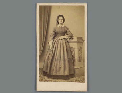 Portrait of an unknown woman from the family and circle of Eugene van Delden and Belle van Delden-Denninghof Stelling