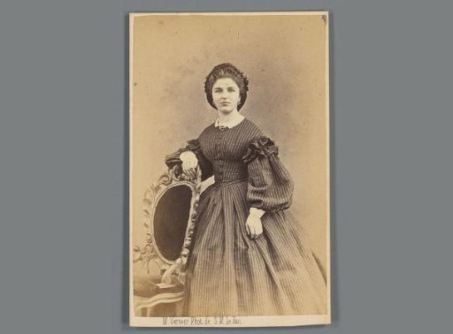 Portrait of an unknown woman from the family and circle of Eugene van Delden and Belle van Delden-Denninghof Stelling