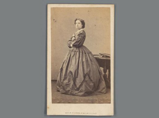 Portrait of an unknown woman from the family and circle of Eugene van Delden and Belle van Delden-Denninghof Stelling