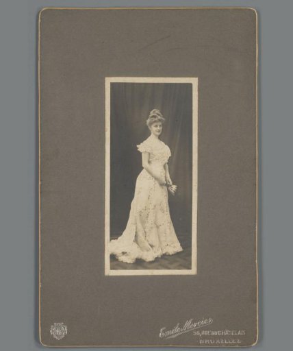 Portrait of an unknown young woman from the family and circle of Eugene van Delden and Belle van Delden-Denninghof Stelling
