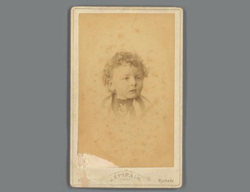 Portrait of an unknown child from the family and circle of Eugene van Delden and Belle van Delden-Denninghof Stelling
