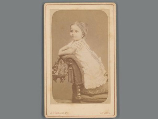 Portrait of an unknown girl from the family and circle of Eugene van Delden and Belle van Delden-Denninghof Stelling