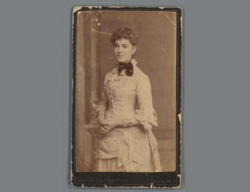 Portrait of an unknown woman from the family and circle of Eugene van Delden and Belle van Delden-Denninghof Stelling