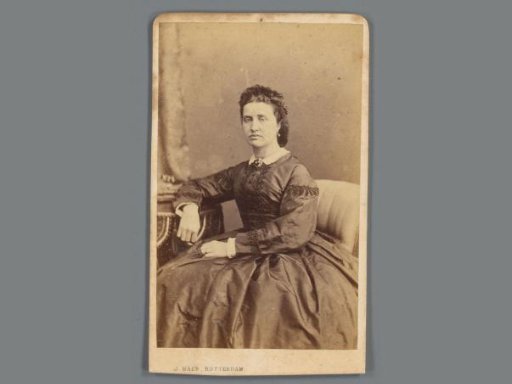 Portrait of an unknown woman from the family and circle of Eugene van Delden and Belle van Delden-Denninghof Stelling